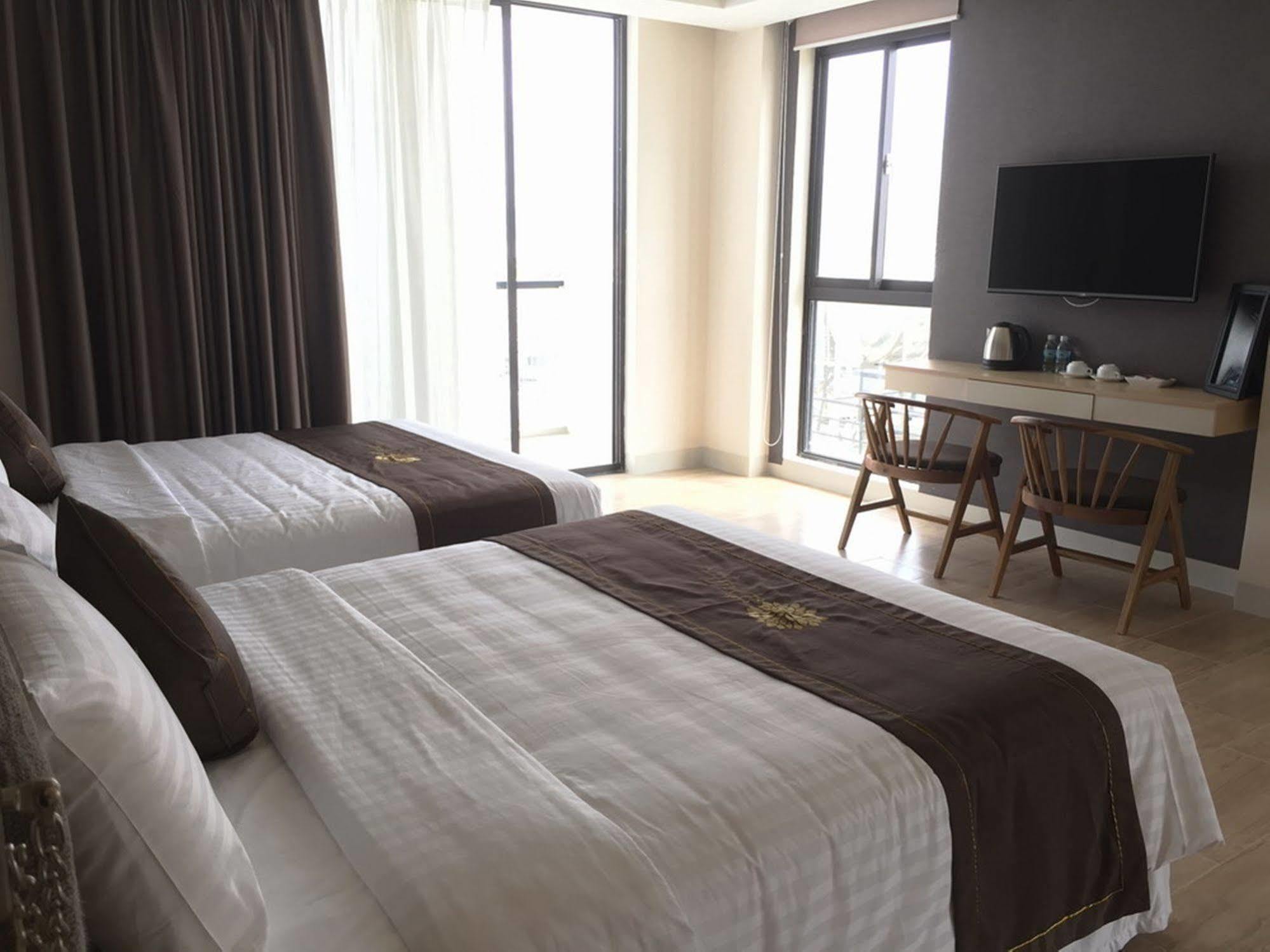Daisy Hotel Nha Trang Extérieur photo
