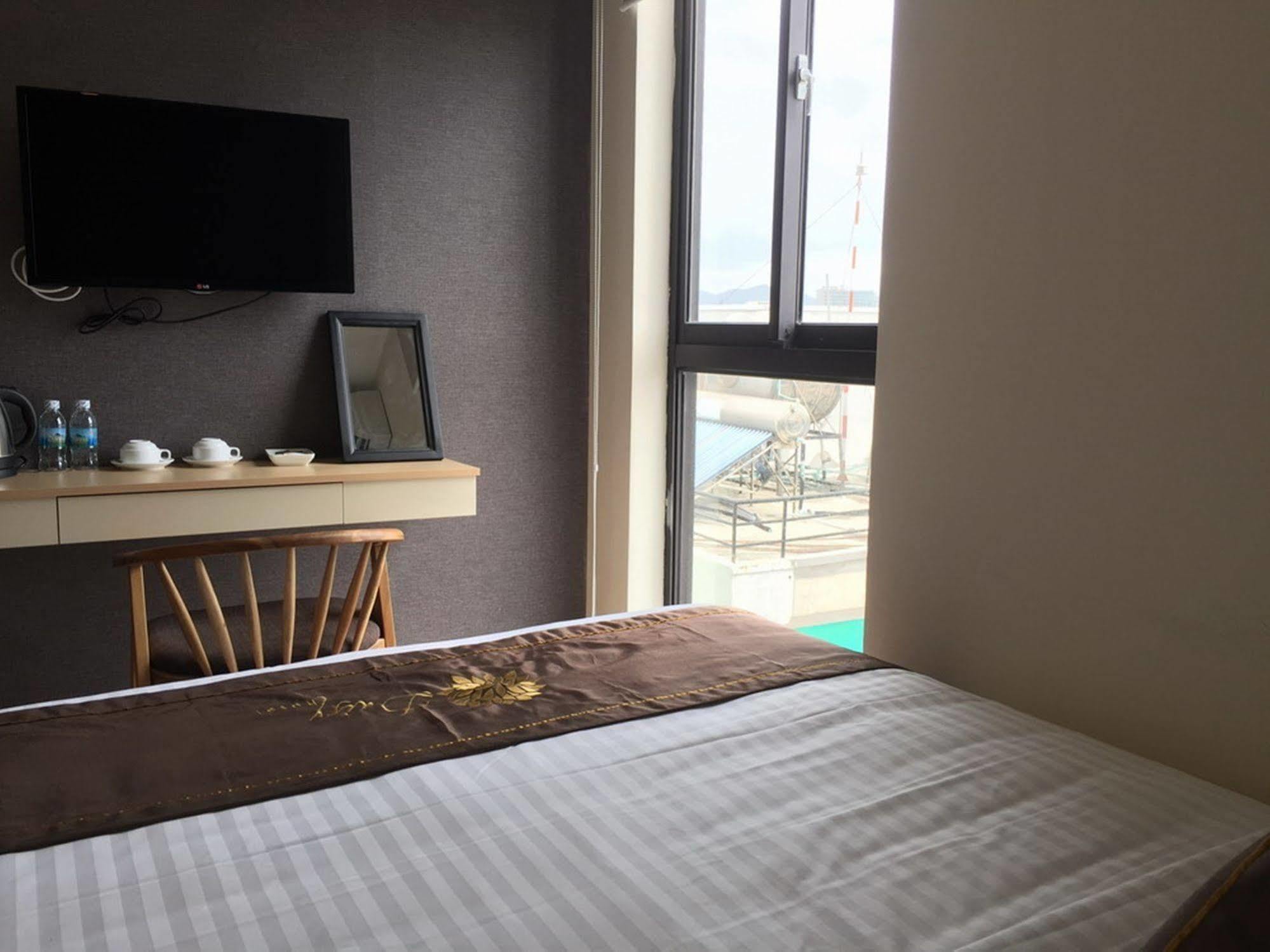 Daisy Hotel Nha Trang Extérieur photo