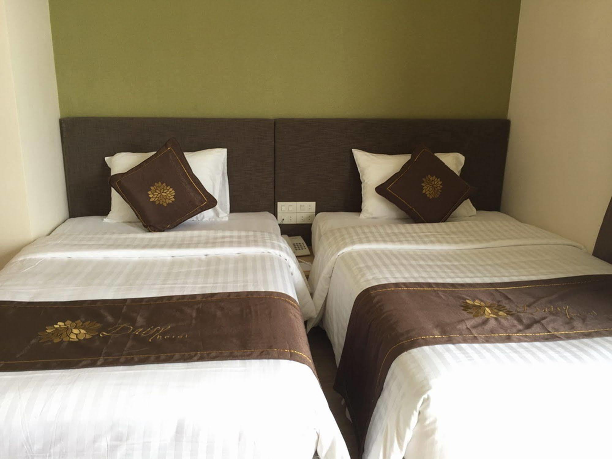 Daisy Hotel Nha Trang Extérieur photo