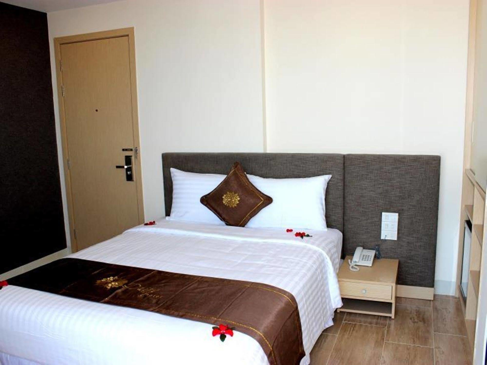 Daisy Hotel Nha Trang Extérieur photo